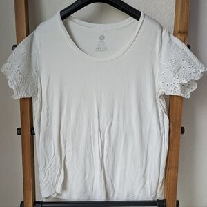 Kindred Bravely Women's White Eyelet Sleeve Top - Size S